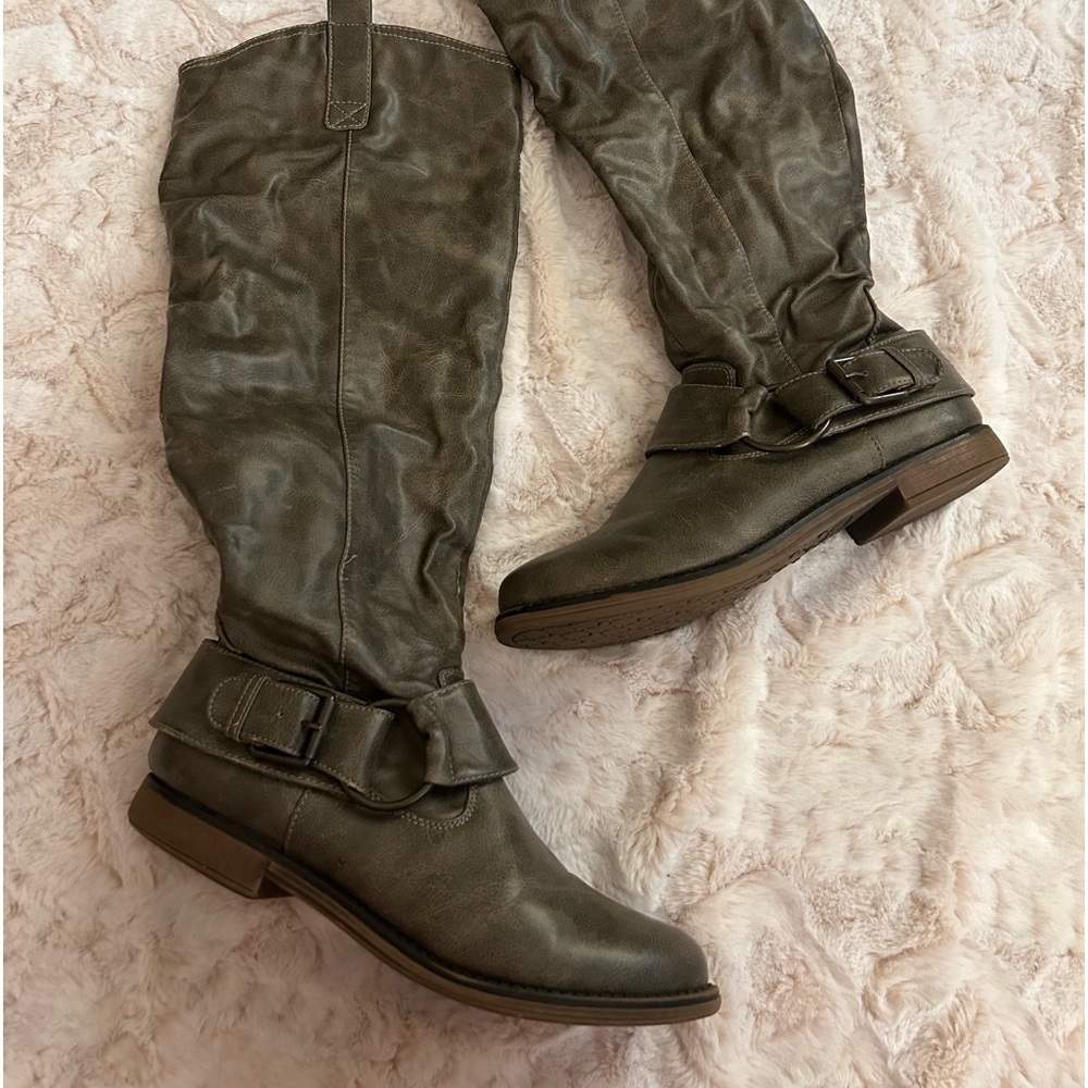 Size 8.5 Candie’s tall wide calf boots